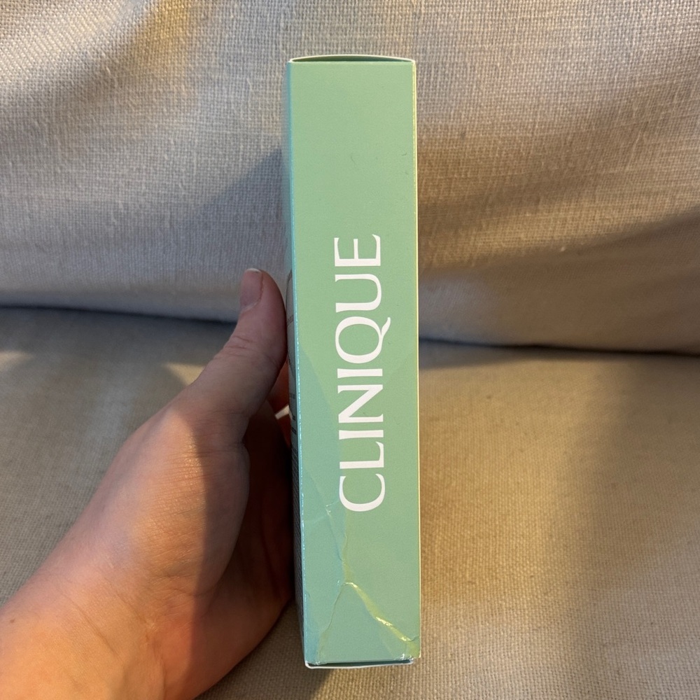 Clinique Fan Favorites 3 Piece Gift Set - Picture 3 of 7